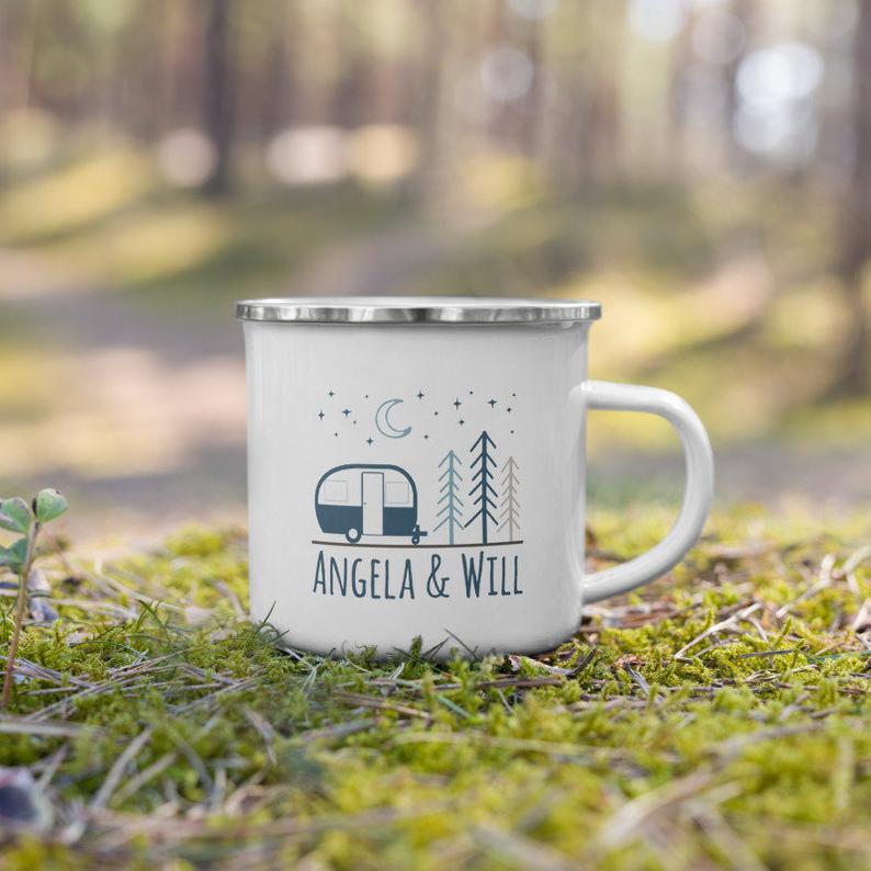 Campfire mug with a couple