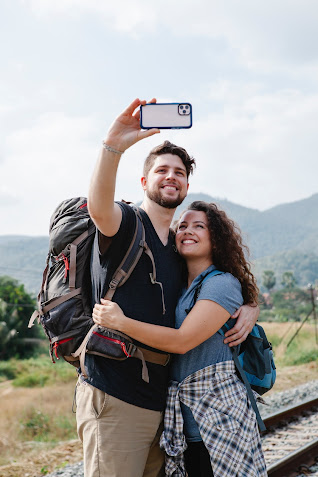 Travel photo hack for the easiest selfie ever
